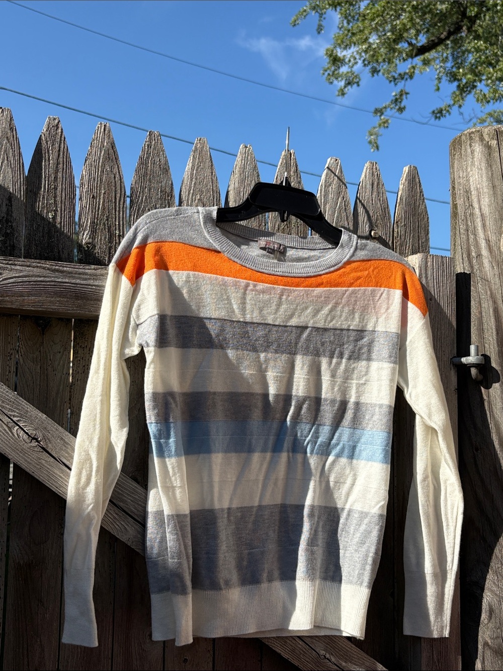 Vince Camuto XS light sweater!